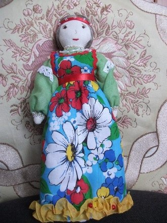 Текстильная игровая кукла в народном костюме
